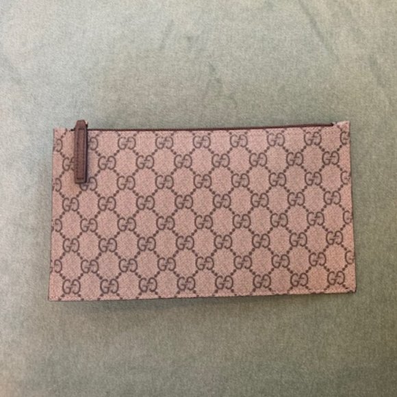 Gucci Handbags - Gucci Zipper Pouch from Ophidia Supreme Tote